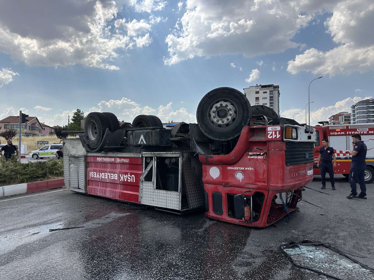 Yangına giden itfaiye aracı kaza yaptı! 2 personel yaralandı 3